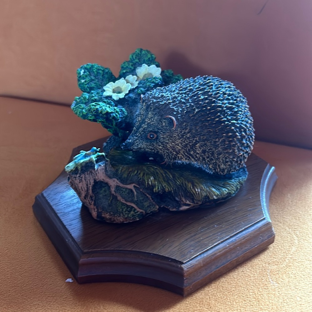 Vintage Bossons Crown Collection 'First Encounter' Hedgehog